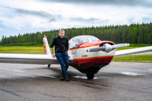 Förening som flyger under molnen  